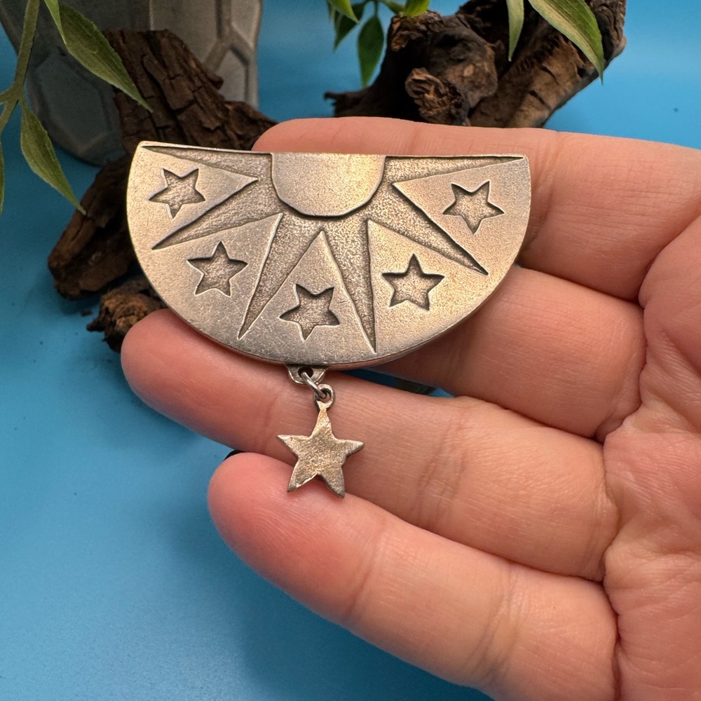Danforth Pewter for MAFA pewter brooch, EUC. Looks like patriotic bunting.